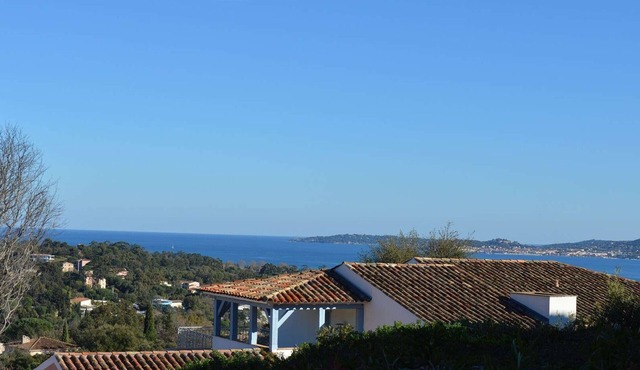3-room apartment with terrace, air conditioning, and parking in Grimaud in Grimaud