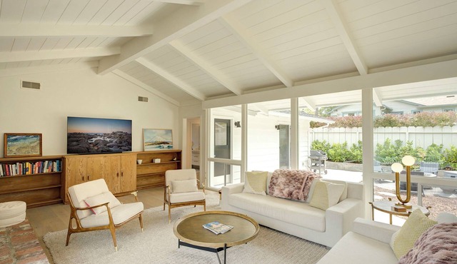 3938 La Vida Lobos - Adorable Cottage In the Pines in Carmel