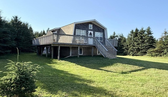 4 bed plus bunkie, sleeps 10 at the BEACH! in Lower Darnley