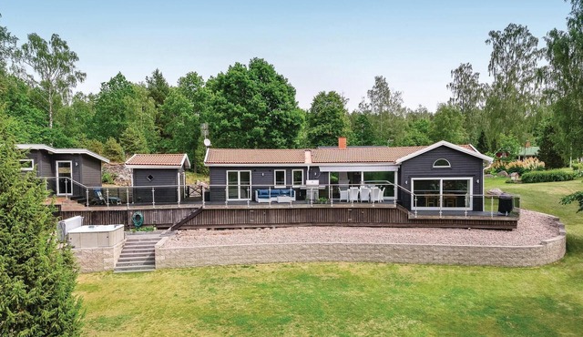 4 bedroom gorgeous home in Boxholm in Boxholm