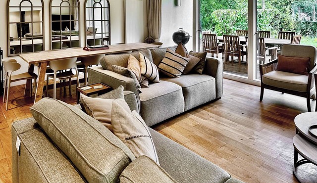 5 bedroom accommodation in Cirencester in Cirencester