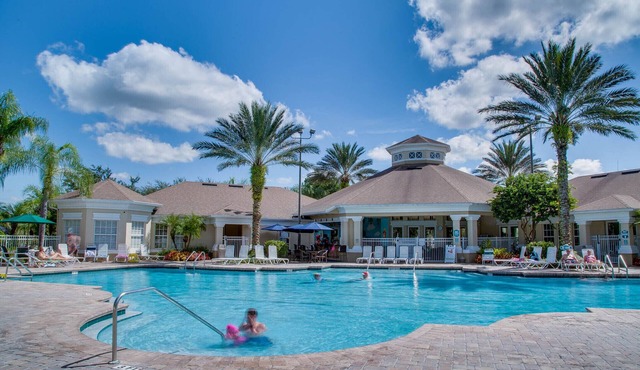 5 Star Resort minutes from Disney 3 bedrooms & 2 baths, Wi-Fi, Pool, Tennis in Kissimmee