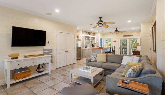 6 Bed/5 Bath Home, Elevator. Private Yard & Pool, Book your fall trip now! in Isle of Palms