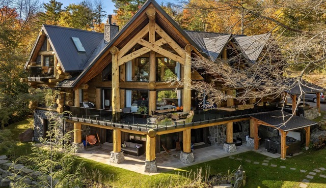 7 bed 6 bath cottage on Lake Muskoka in Gravenhurst