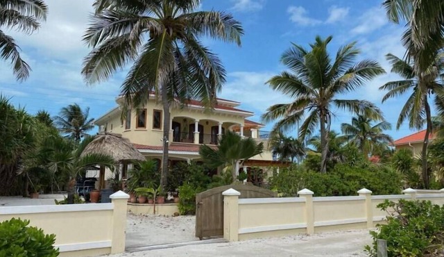 7 Bedroom Oceanfront Beach Villa with Private Pool in San Pedro