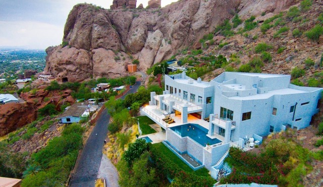 9BR Private Camelback Estate - Infinity Pool, Spa, Private Theater & Views in Phoenix