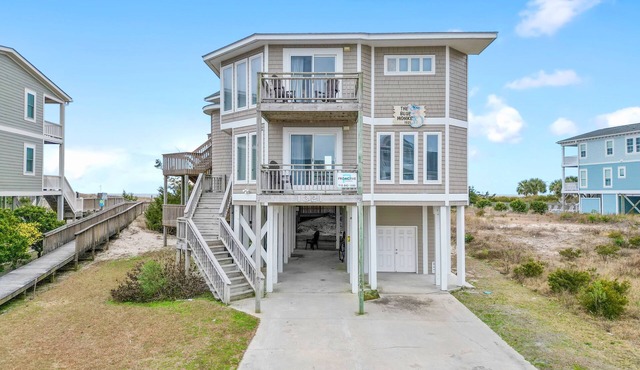 "A Blue Monkey" Oceanfront with a pool, 4 bedroom 4.5 bathroom in Holden Beach