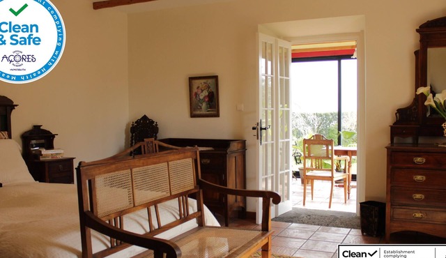 A comfortable, self-contained suite in a restored 19th-century vila (RRAL 980) in Capelas