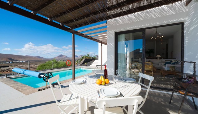 A Special Offer Villa with pool of 150m2. in Nazaret