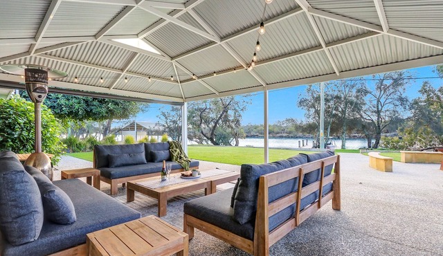 ABSOLUTE FRONTAGE TO THE MURRAY RIVER! in Yunderup