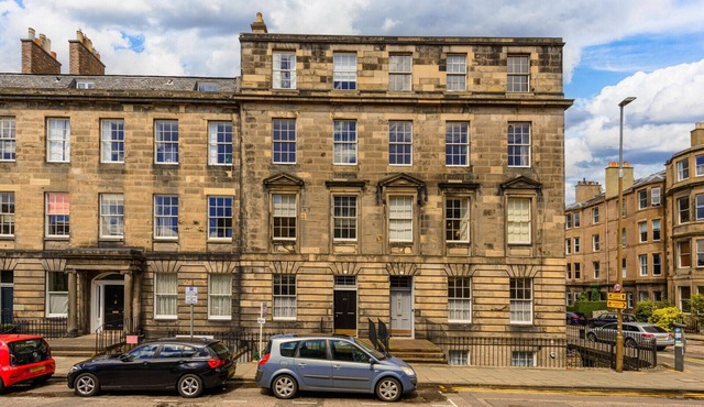 ALTIDO Lovely apt near Botanic Garden w/courtyard in Edinburgh