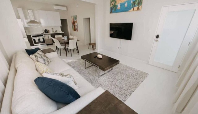 APARTMENT 2 · Luxurious Beachside 3-Br Apt in San Juan