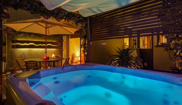 Apartment with Garden and Jacuzzi. Sea view. Fully equipped. in Lagoa - Açores