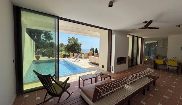 Architect-designed villa with a pool and a view of the Mediterranean – Sleeps 9 in Rayol-Canadel-sur-Mer