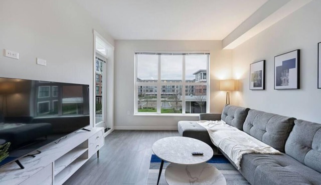 ARIES PALACE - 2 BDR 2 BATH MORDEN & LUXURY in Richmond