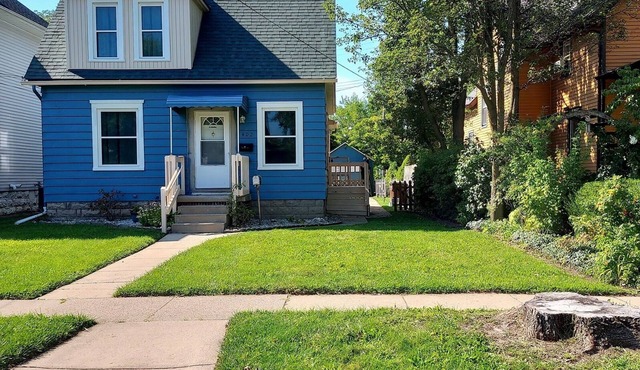 Aunt Rose's Place Whole Duplex Monroe MI in Monroe