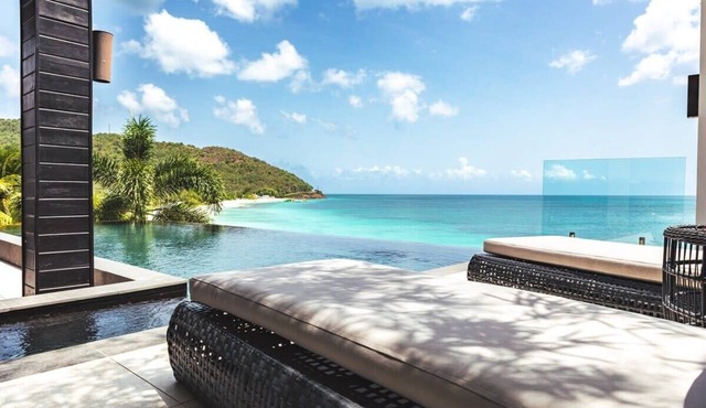 Barracuda Negra – Oceanfront Luxury Villa at Tamarind Hills, Antigua in Ffryes Beach