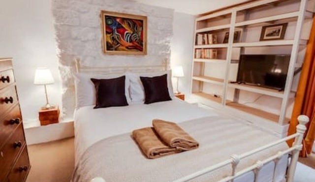 Basement Studio in Summertown with kitchenette in Oxford