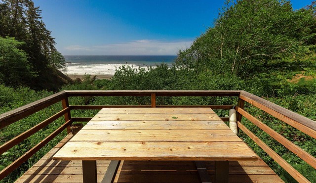 Beach Bungalow - Oceanfront and Private Beach in Gold Beach