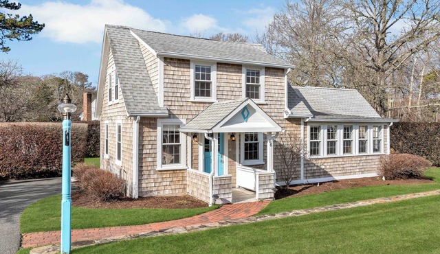 Beach Bungalow: Steps to Beach, Luxury Family Fun in Harwich