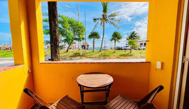Beach front studio, beach across the street! mex1 in Cancún