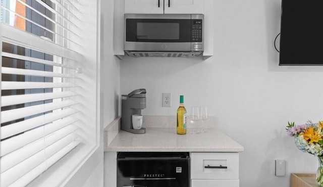 Beach House OKI - King Room in hotel on Oak Island, North Carolina in Oak Island