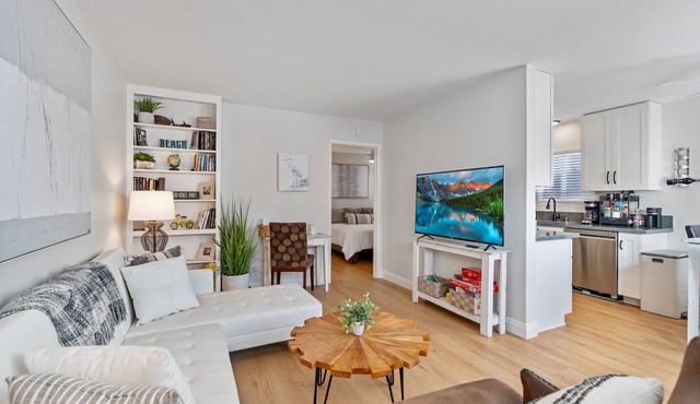 Beach House one block from Mission Bay w/AC in San Diego
