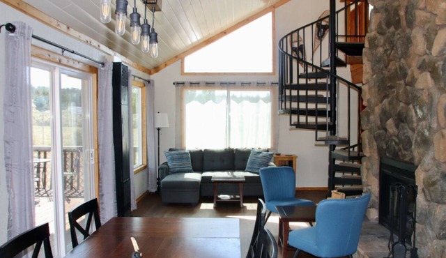 Beach to Mountains Chalet: Peaceful retreat with mountain views away from crowds in Big Bear