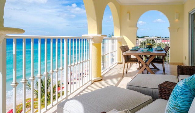 Beachfront 2-bed Apt with two pools - Sapphire 401 in Dover