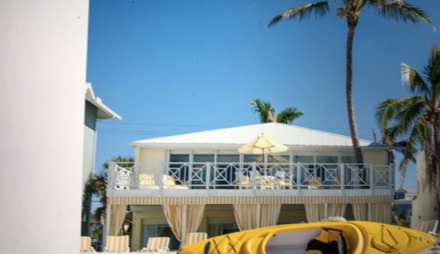 Beachfront 3 bedrooms 2 bath house . Walk out into the sand🐬 in Bonita Beach