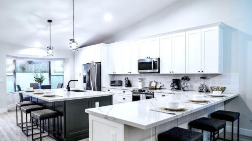 Beautiful 5-Bdrm Vacation Home WHeated Pool in Scottsdale