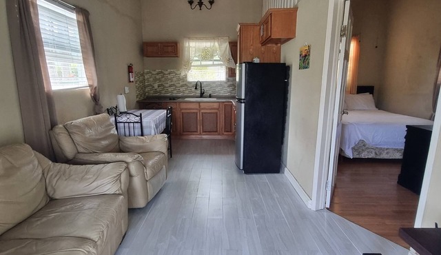 Beautiful Air Conditioned Cottage in Maxwell