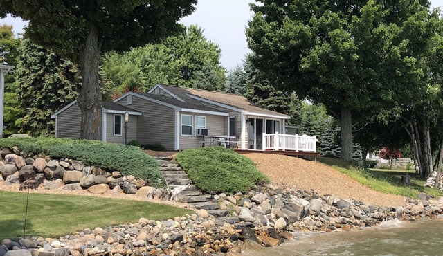 Beautiful Cottage on the Water of Pristine West Bay in Suttons Bay