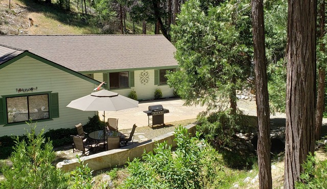 Beautiful Creekside Home in Mariposa Pines Close to Yosemite. No cleaning fee. in Mariposa