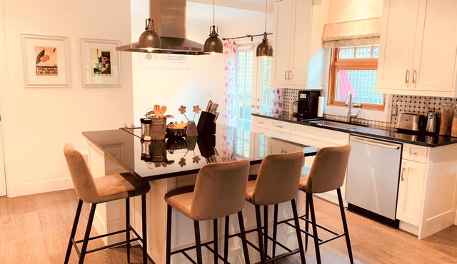 Beautiful Kitsilano 3 Bedroom, 2.5 Bath Vancouver Near the Ocean in Vancouver