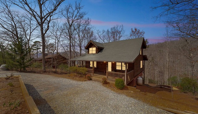 Beautiful Log Cabin In the Lake Lure~ close to Mirror Lake ~ WiFi in Lake Lure