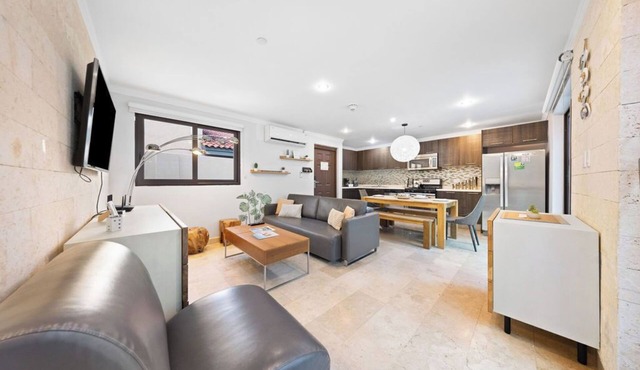 Beautiful Palm Beach Haven ~ Pool ~ GYM ~ Rooftop! in Noord