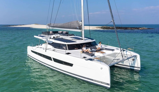 Belize All Inclusive Luxury Sailing Vacation on “The Big LeBoatski” in Belize City