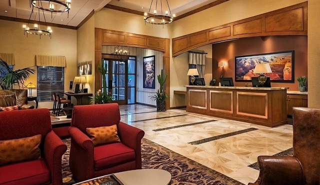 Better Choice For Your Vacation! 2 Modern Units, Free Parking, with Outdoor Pool in Scottsdale