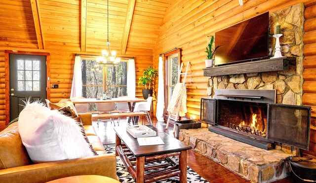 Big Warm Hug of a Cabin! Luxury Linens, Best Coffee Station for Miles in Apex