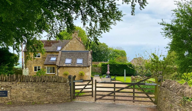 Bill's Cottage - Turkdean - Pet Friendly in Northleach