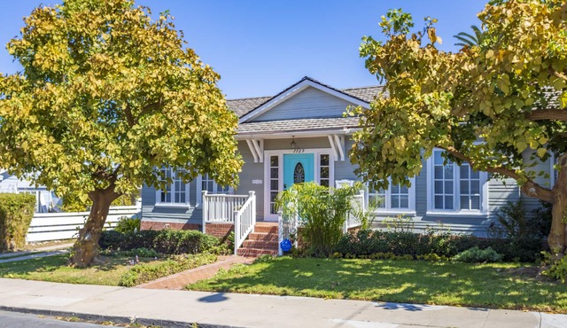 “Blue Door Cottage by the Sea,” La Jolla Village & Cove, Only 4 blocks to Beach in La Jolla