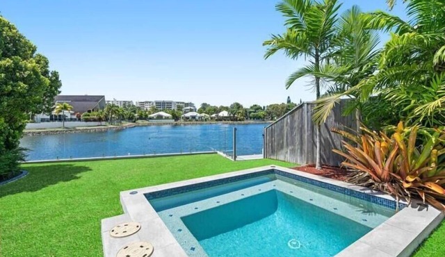Blue Lagoon Villa A! in Trinity Beach