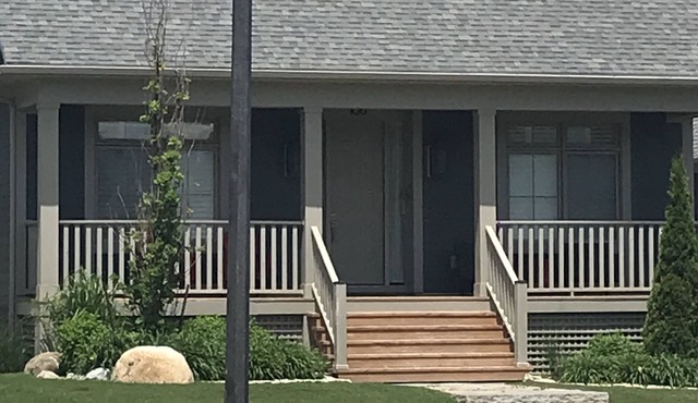 Blue mountain view, 4 bedroom home, steps to the village. in The Blue Mountains