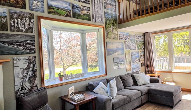 Blue Mountain Gallery Getaway in Collingwood