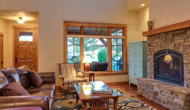 Blue Pine Cone-Modern Townhome Close to Bozeman and Bridger Creek Golf Course in Bozeman