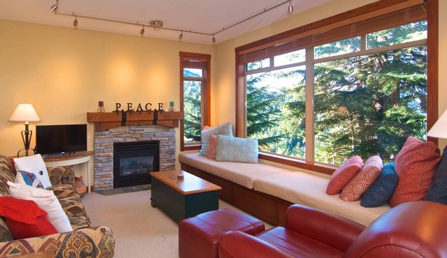 Bluff 9 townhouse with beautiful view in Whistler