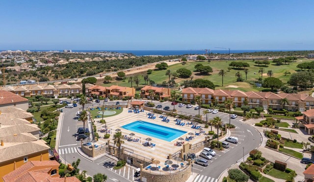 Boavista Lakeview | Golf & Pool Retreat in Lagos