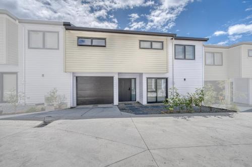 Boutique Hillside Heaven near AKLD Airport in Auckland