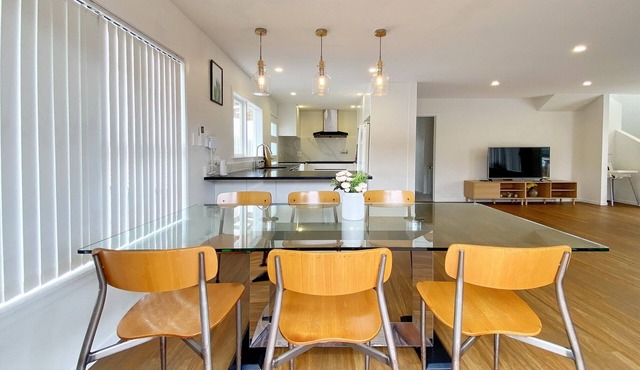 Browns Bay Spacious Retreat- near Beach & Shopping in Auckland
